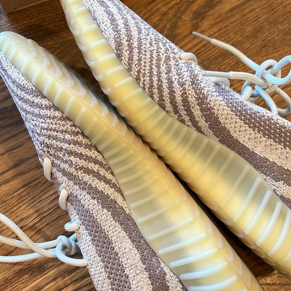 Yeezy Boost 350 V2 blue tint sneakers - Picture 10 of 14
